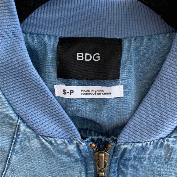 Urban Outfitters BDG Chambray Drapey Bomber - Picture 4 of 6